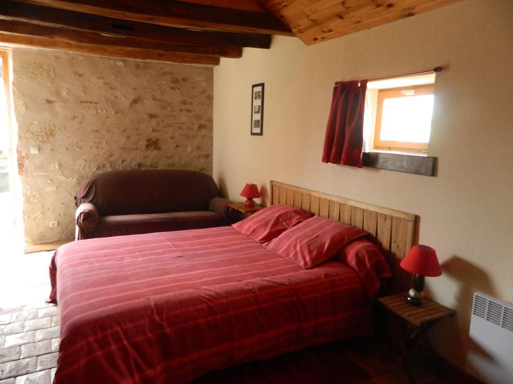 Chambre d’hôtes La Reserve Saint-Pierre-les-Bois Quarto foto